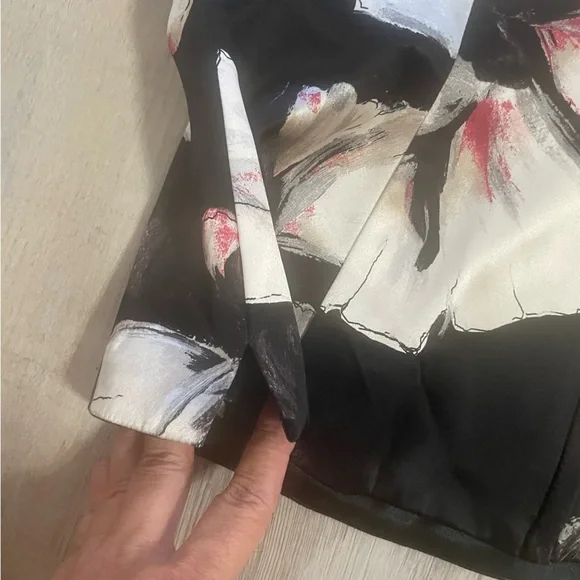 White House Black Market 100% silk floral halter top. See pics for measurements - Picture 4 of 14